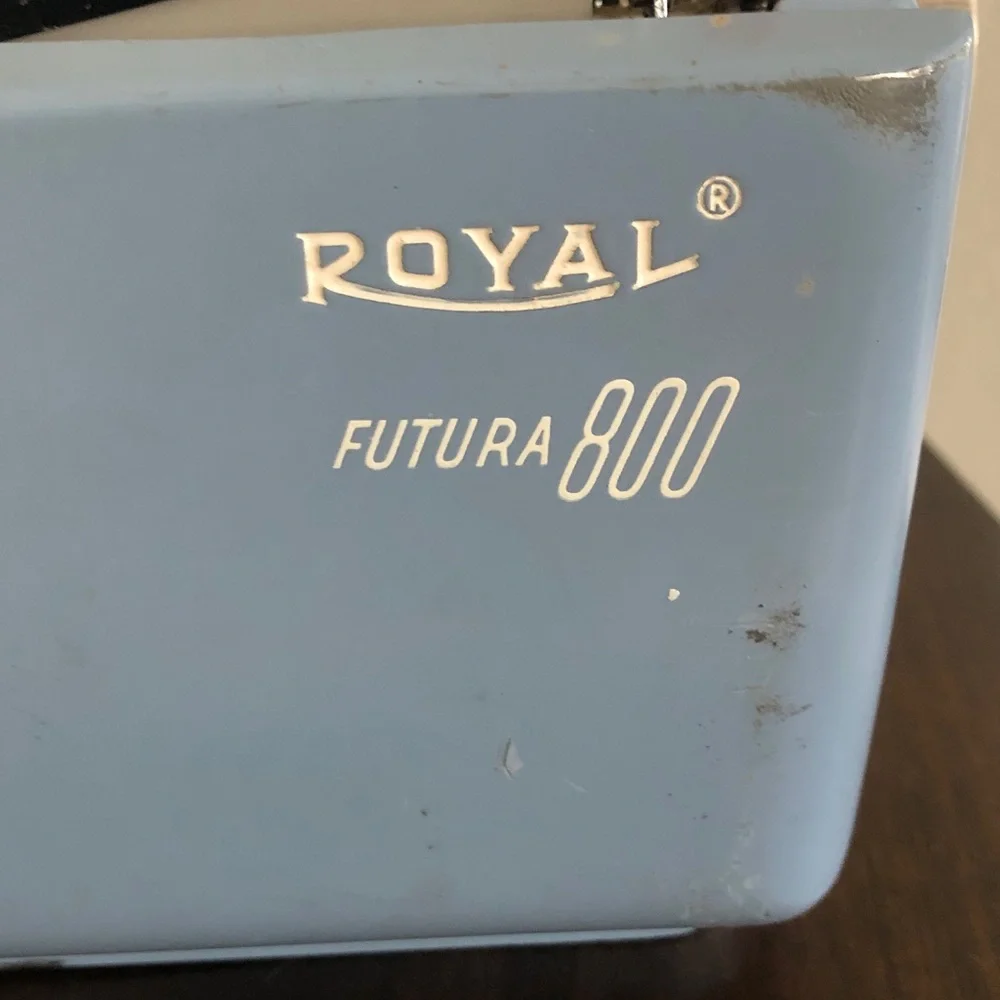 1961 Royal Typewriter Futura 800